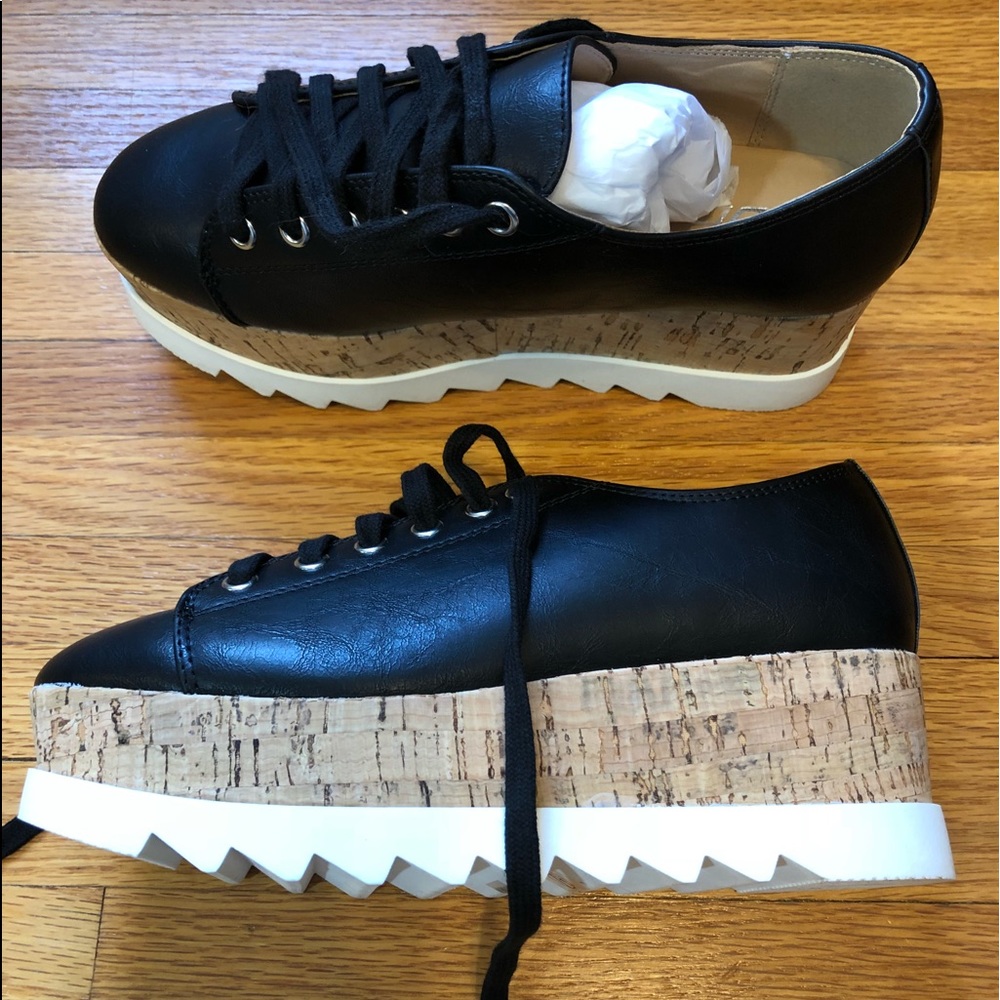NWOT Soda Platform Wedge Oxford Shoes Black
